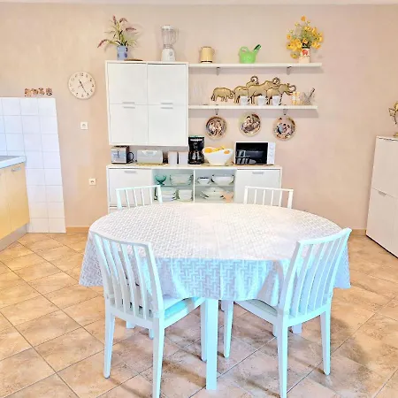 Oasis Apartment