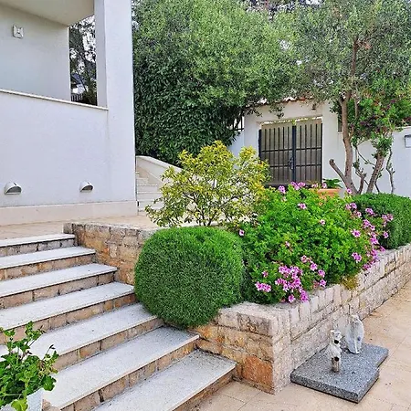 Oasis Milna (Brac)