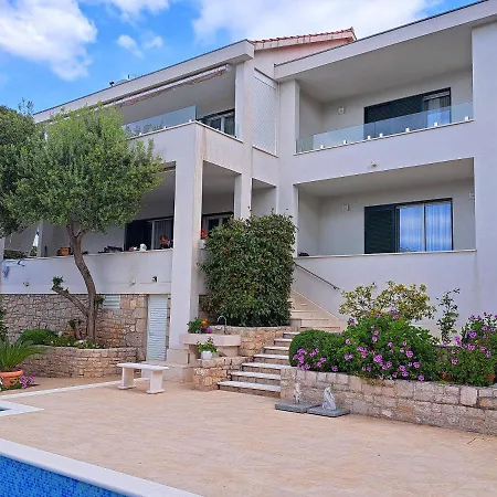 Oasis * Milna (Brac)